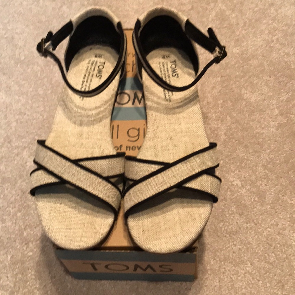 Toms ankle strap sandal size 9